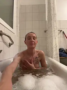 Emilia Mausi online show from April 26, 2026, 7:33 pm