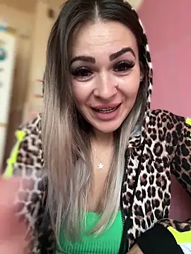 iSelena online show from October 17, 2025, 6:05 am