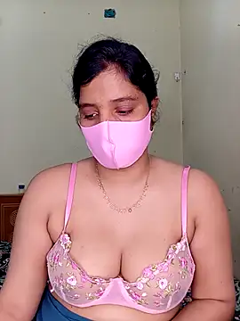 Snapshot of Rose-luckey chatting on February 1, 2026, 12:59 pm Rose-luckey online show from February 1, 2026, 12:59 pm