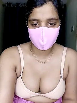 Snapshot of Rose-luckey chatting on March 5, 2026, 6:15 pm Rose-luckey online show from March 5, 2026, 6:15 pm