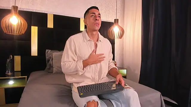 Lucio  Fox online show from March 31, 2026, 12:05 pm