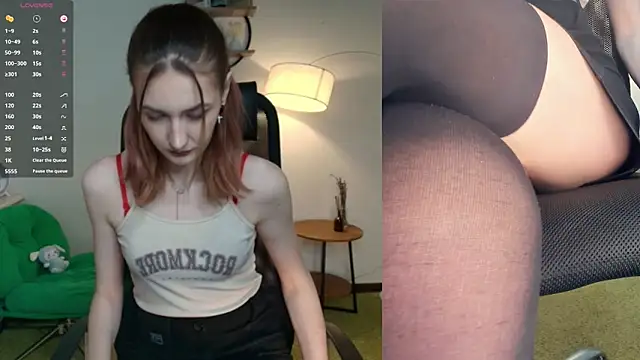 Snapshot of EasterBlink chatting on February 8, 2026, 9:34 am EasterBlink online show from February 8, 2026, 9:34 am