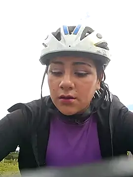 Snapshot of CAROLINE__07 chatting on September 24, 2025, 1:47 pm CAROLINE 07 online show from September 24, 2025, 1:47 pm