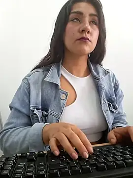 Snapshot of CAROLINE__07 chatting on November 20, 2025, 12:38 pm CAROLINE 07 online show from November 20, 2025, 12:38 pm