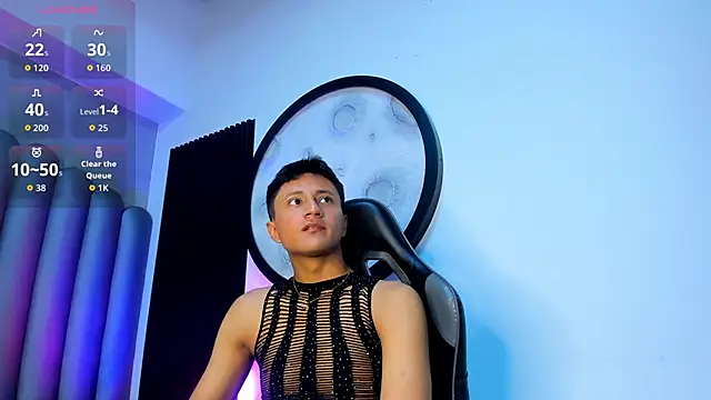 Snapshot of _Leohot_ chatting on November 14, 2025, 3:27 am Leohot online show from November 14, 2025, 3:27 am