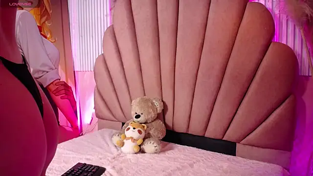 Pink Suni online show from October 30, 2025, 6:52 pm