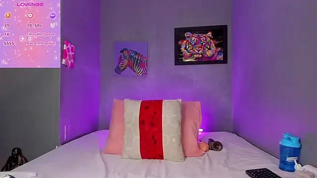 scarletmorgan2218 online show from November 11, 2025, 7:14 pm