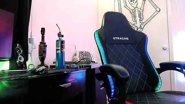 Snapshot of TypicalDepot5 chatting on January 13, 2026, 10:59 pm TypicalDepot5 online show from January 13, 2026, 10:59 pm