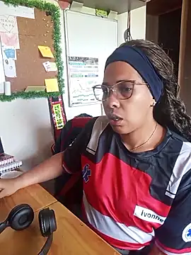 IVONNE COLLINS33 online show from April 14, 2026, 3:18 pm