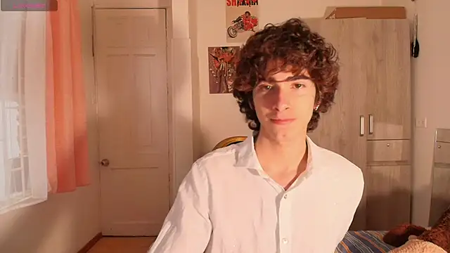 Nude Boy18 online show from November 23, 2025, 9:25 pm