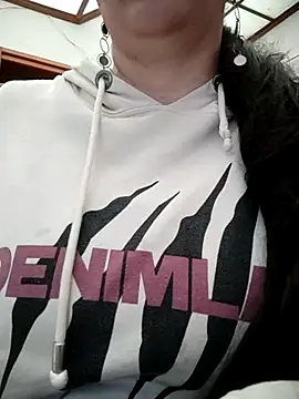 Snapshot of Aisha_manzur chatting on December 5, 2025, 5:42 pm Aisha manzur online show from December 5, 2025, 5:42 pm