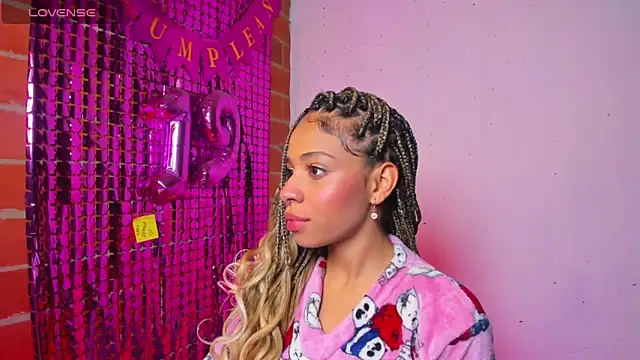 Snapshot of yumi_hanna chatting on October 3, 2025, 12:07 am yumi hanna online show from October 3, 2025, 12:07 am