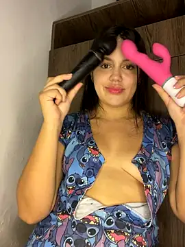 lunita sweet5 online show from November 29, 2025, 5:43 am