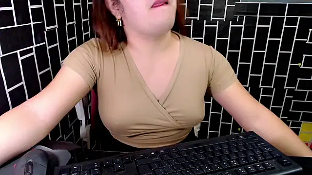 xUrDreamSlutWhore online show from September 12, 2025, 3:56 pm