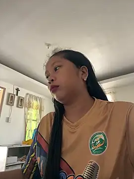 Snapshot of Pilipinalyn23 chatting on September 18, 2025, 12:34 am Pilipinalyn23 online show from September 18, 2025, 12:34 am