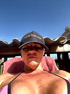 Snapshot of Deusasafada chatting on November 19, 2025, 6:19 pm Deusasafada online show from November 19, 2025, 6:19 pm