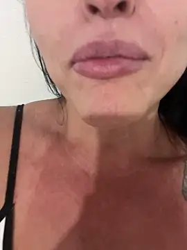 Snapshot of Deusasafada chatting on December 5, 2025, 8:01 am Deusasafada online show from December 5, 2025, 8:01 am