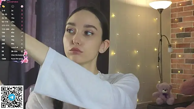 Snapshot of SoftieDream chatting on November 8, 2025, 6:24 am SoftieDream online show from November 8, 2025, 6:24 am