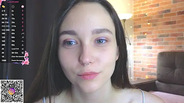 Snapshot of SoftieDream chatting on November 15, 2025, 6:22 am SoftieDream online show from November 15, 2025, 6:22 am