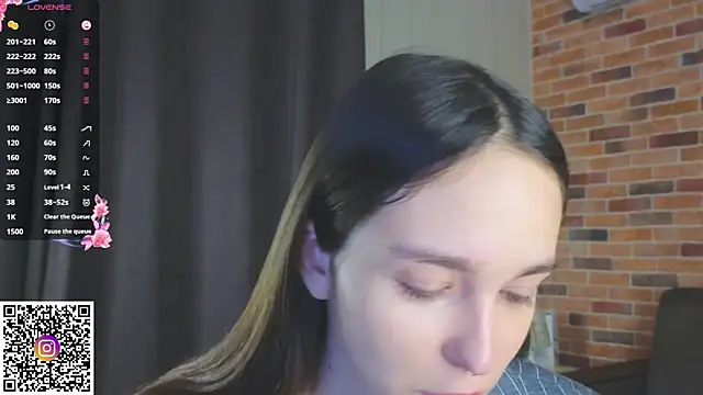 Snapshot of SoftieDream chatting on December 1, 2025, 6:18 am SoftieDream online show from December 1, 2025, 6:18 am