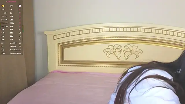 Snapshot of SoftieDream chatting on December 15, 2025, 6:17 am SoftieDream online show from December 15, 2025, 6:17 am