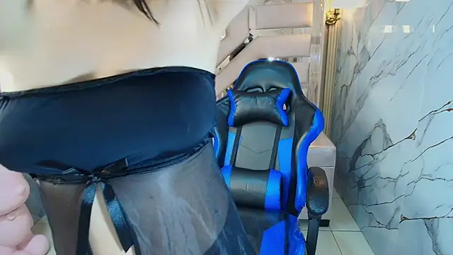 zoe r  online show from November 13, 2025, 3:16 am