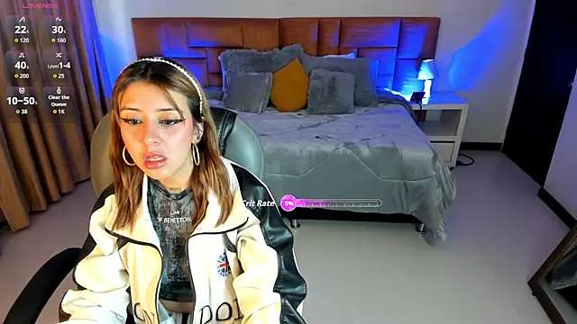 Catti Brie online show from September 24, 2025, 11:35 am