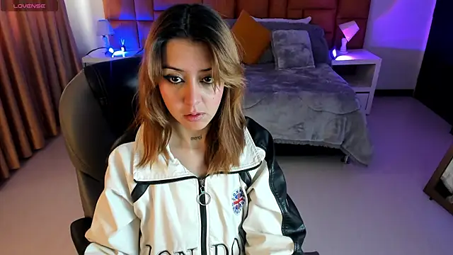 Catti Brie online show from November 10, 2025, 11:53 am