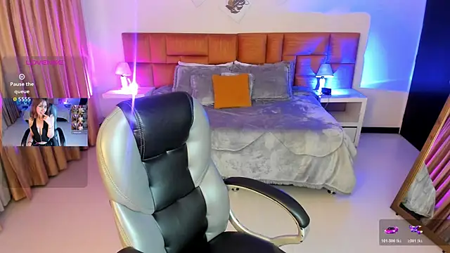 Catti Brie online show from November 15, 2025, 11:40 am