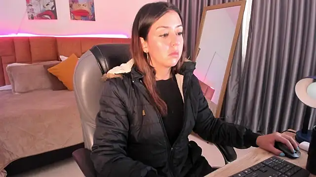Snapshot of Catti_Brie chatting on June 16, 2026, 11:35 am Catti Brie online show from June 16, 2026, 11:35 am