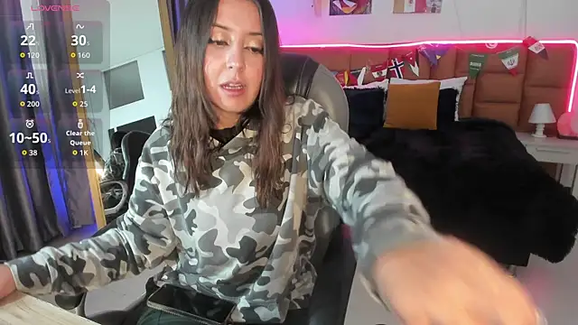 Snapshot of Catti_Brie chatting on July 16, 2026, 11:38 am Catti Brie online show from July 16, 2026, 11:38 am