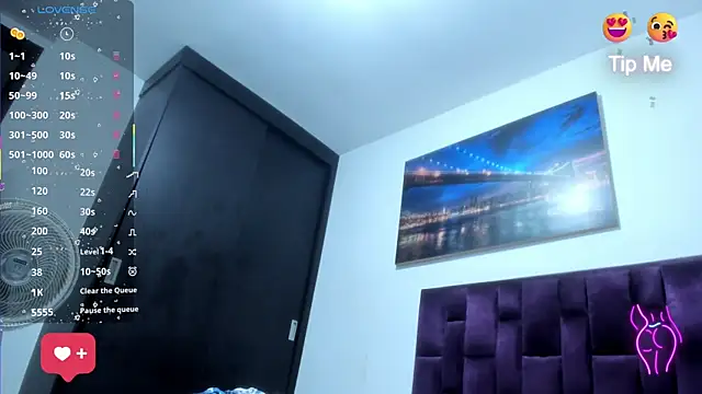 Alicia Whitee online show from October 13, 2025, 10:15 am