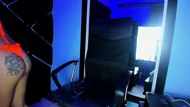 Snapshot of Violetta_Rousse_ chatting on February 28, 2026, 4:19 pm Violetta Rousse online show from February 28, 2026, 4:19 pm