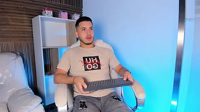 Axel grey  online show from September 19, 2025, 12:17 pm