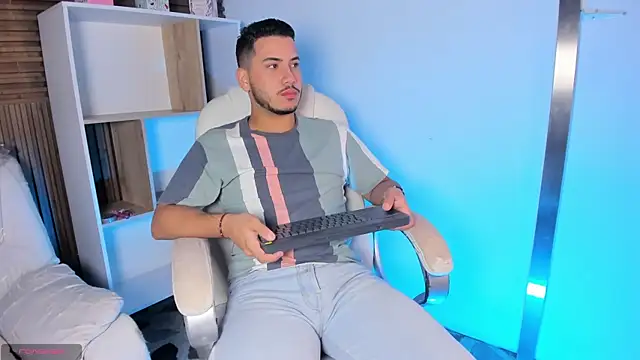 Axel grey  online show from September 25, 2025, 12:20 pm