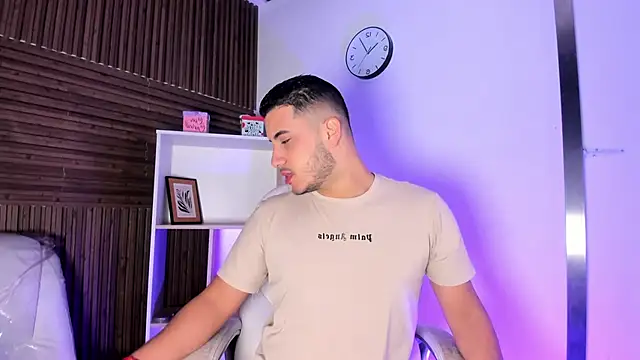 Axel grey  online show from December 1, 2025, 12:10 pm