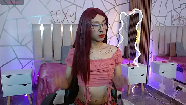 CYRUS TAY online show from December 3, 2025, 1:42 pm