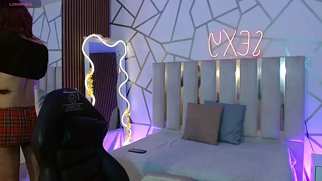 CYRUS TAY online show from December 17, 2025, 12:11 pm