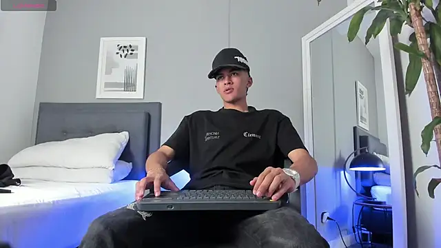 Snapshot of Tylerffoxx chatting on September 13, 2025, 8:30 pm Tylerffoxx online show from September 13, 2025, 8:30 pm