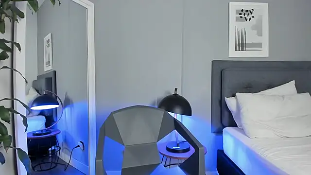 Snapshot of Tylerffoxx chatting on October 9, 2025, 7:23 pm Tylerffoxx online show from October 9, 2025, 7:23 pm