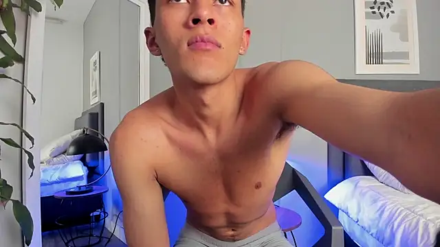 Snapshot of Tylerffoxx chatting on October 11, 2025, 8:29 pm Tylerffoxx online show from October 11, 2025, 8:29 pm