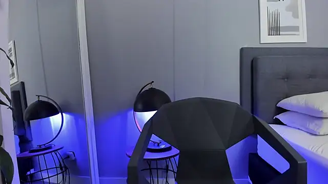 Snapshot of Tylerffoxx chatting on November 4, 2025, 8:08 pm Tylerffoxx online show from November 4, 2025, 8:08 pm