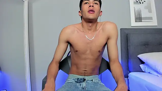 Snapshot of Tylerffoxx chatting on November 12, 2025, 8:41 pm Tylerffoxx online show from November 12, 2025, 8:41 pm