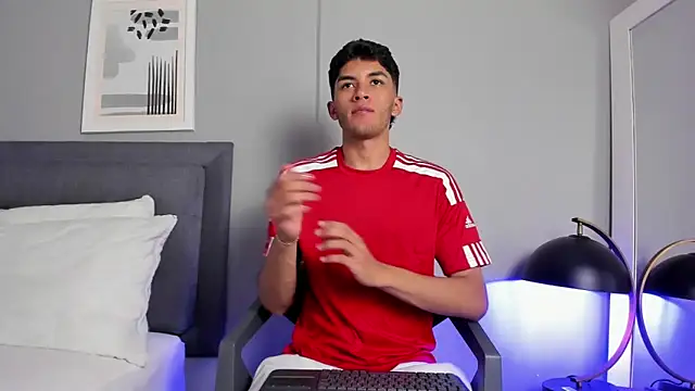 Snapshot of Tylerffoxx chatting on January 31, 2026, 8:18 pm Tylerffoxx online show from January 31, 2026, 8:18 pm