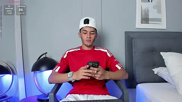 Snapshot of Tylerffoxx chatting on February 6, 2026, 9:18 pm Tylerffoxx online show from February 6, 2026, 9:18 pm