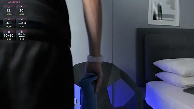 Snapshot of Tylerffoxx chatting on February 25, 2026, 10:19 pm Tylerffoxx online show from February 25, 2026, 10:19 pm