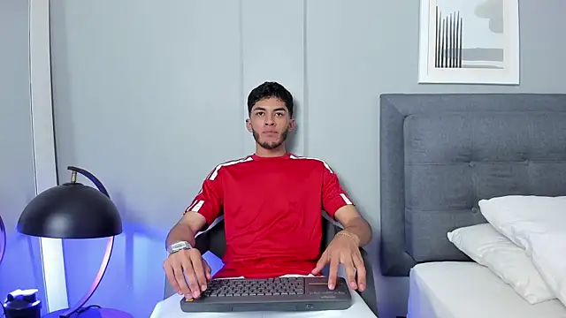 Snapshot of Tylerffoxx chatting on February 27, 2026, 9:37 pm Tylerffoxx online show from February 27, 2026, 9:37 pm