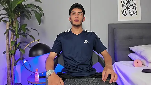 Tylerffoxx online show from June 11, 2026, 9:57 pm