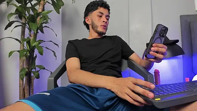 Tylerffoxx online show from July 16, 2026, 1:55 am