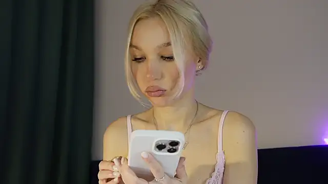 Snapshot of cuteleraay chatting on February 6, 2026, 9:51 pm cuteleraay online show from February 6, 2026, 9:51 pm